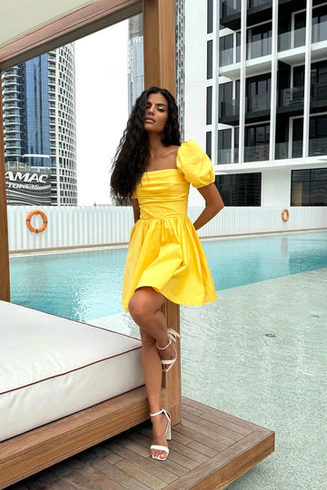 Vestido Mini com Drapeado no Busto e Mangas Bufantes