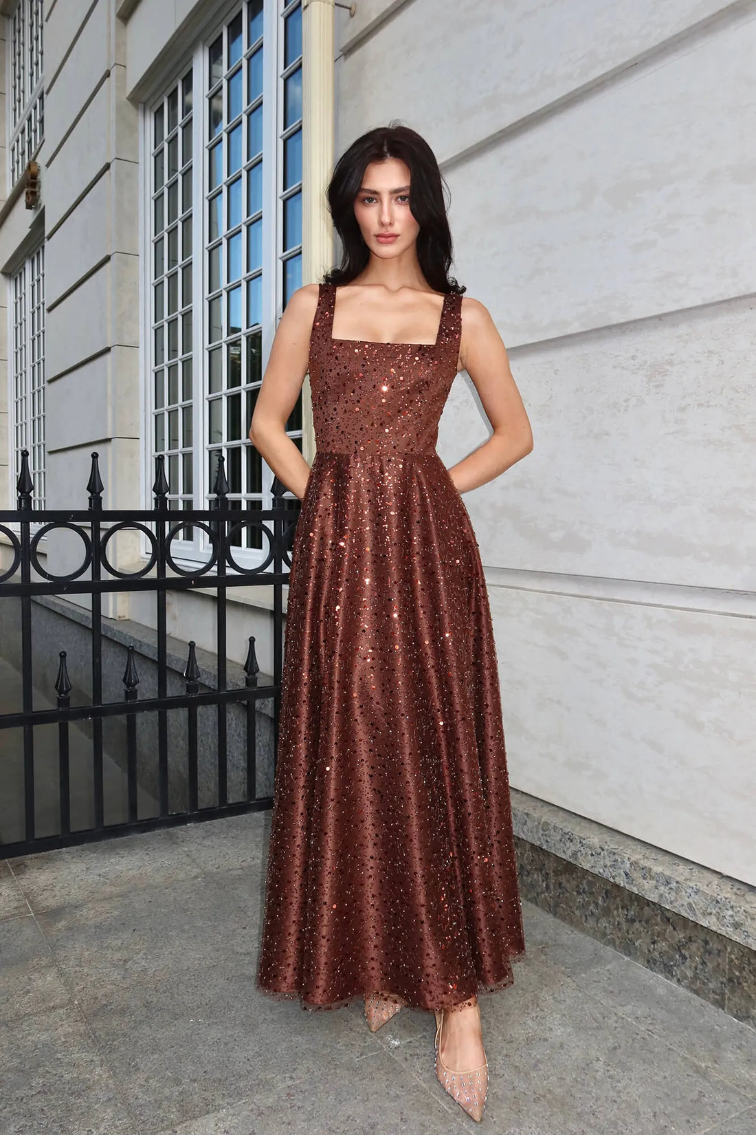 Vestido Midi Bordado com Paetês e Miçangas