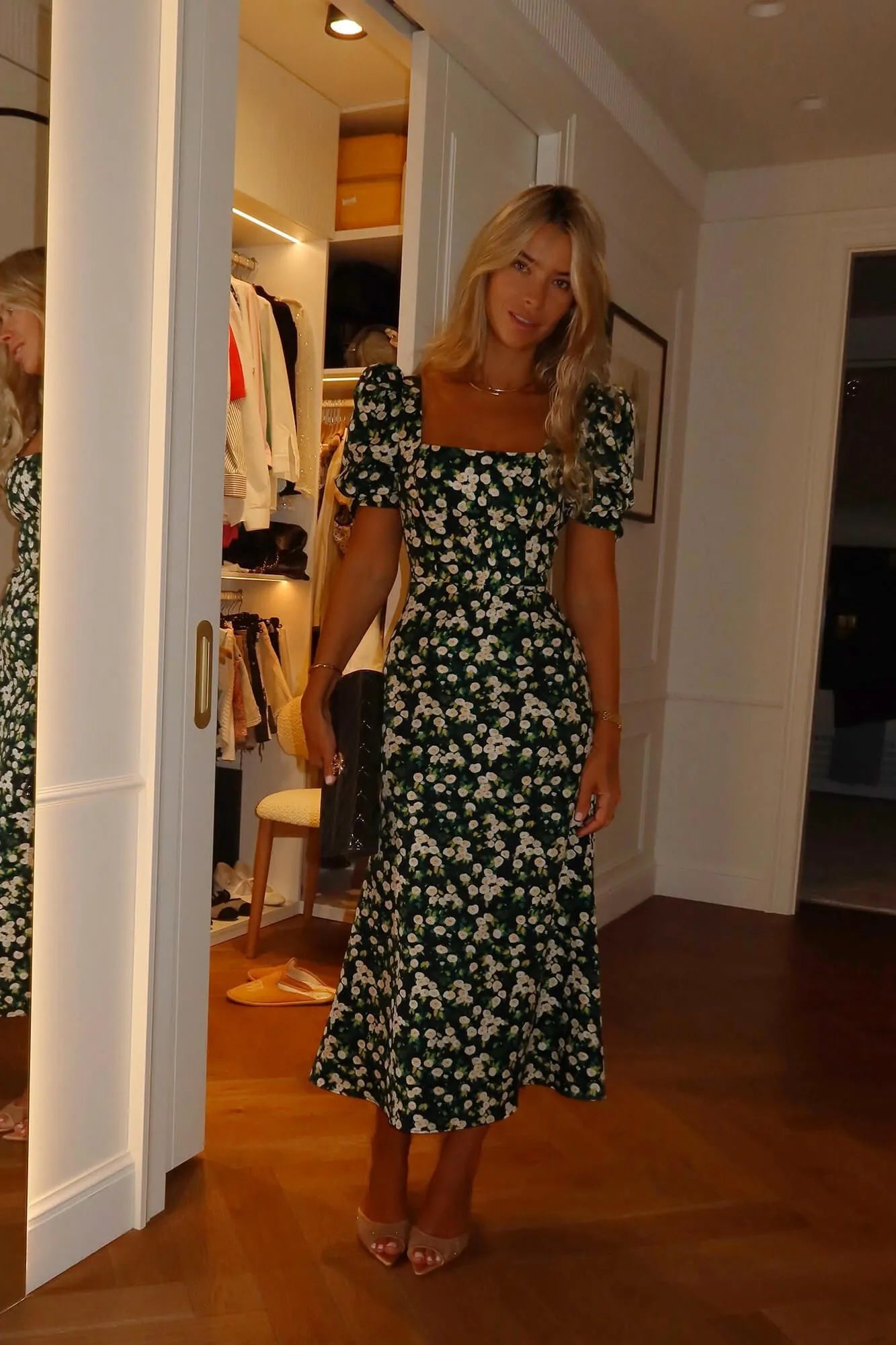 Vestido Midi com Decote Quadrado e Saia Godê