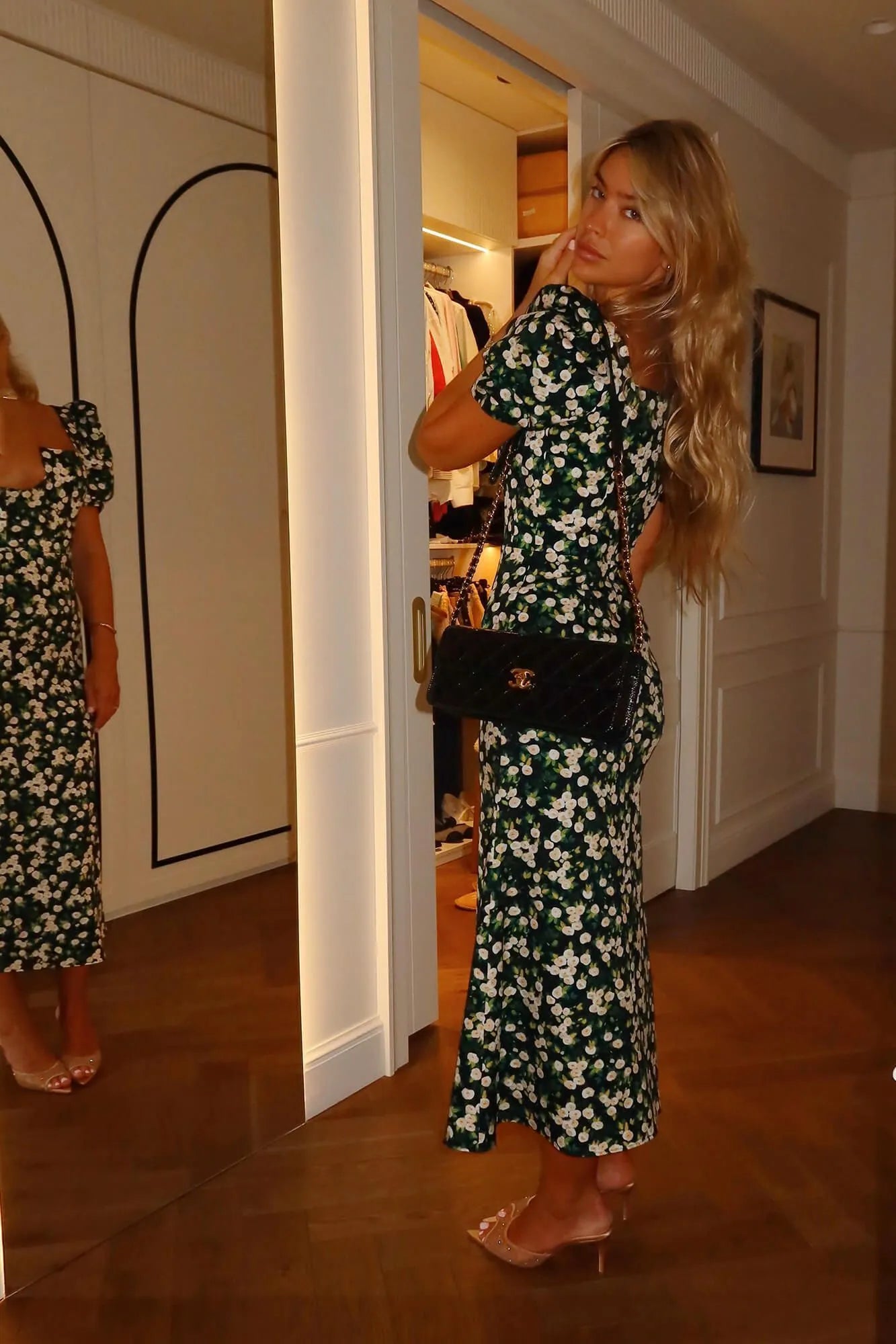 Vestido Midi com Decote Quadrado e Saia Godê