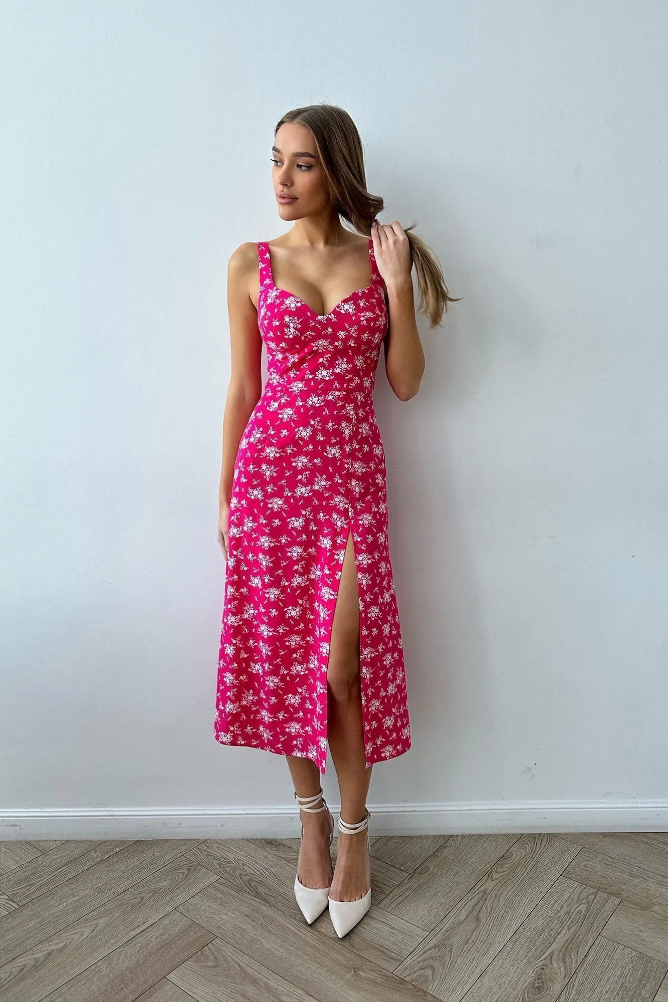 Vestido Midi com Decote V e Fenda Frontal