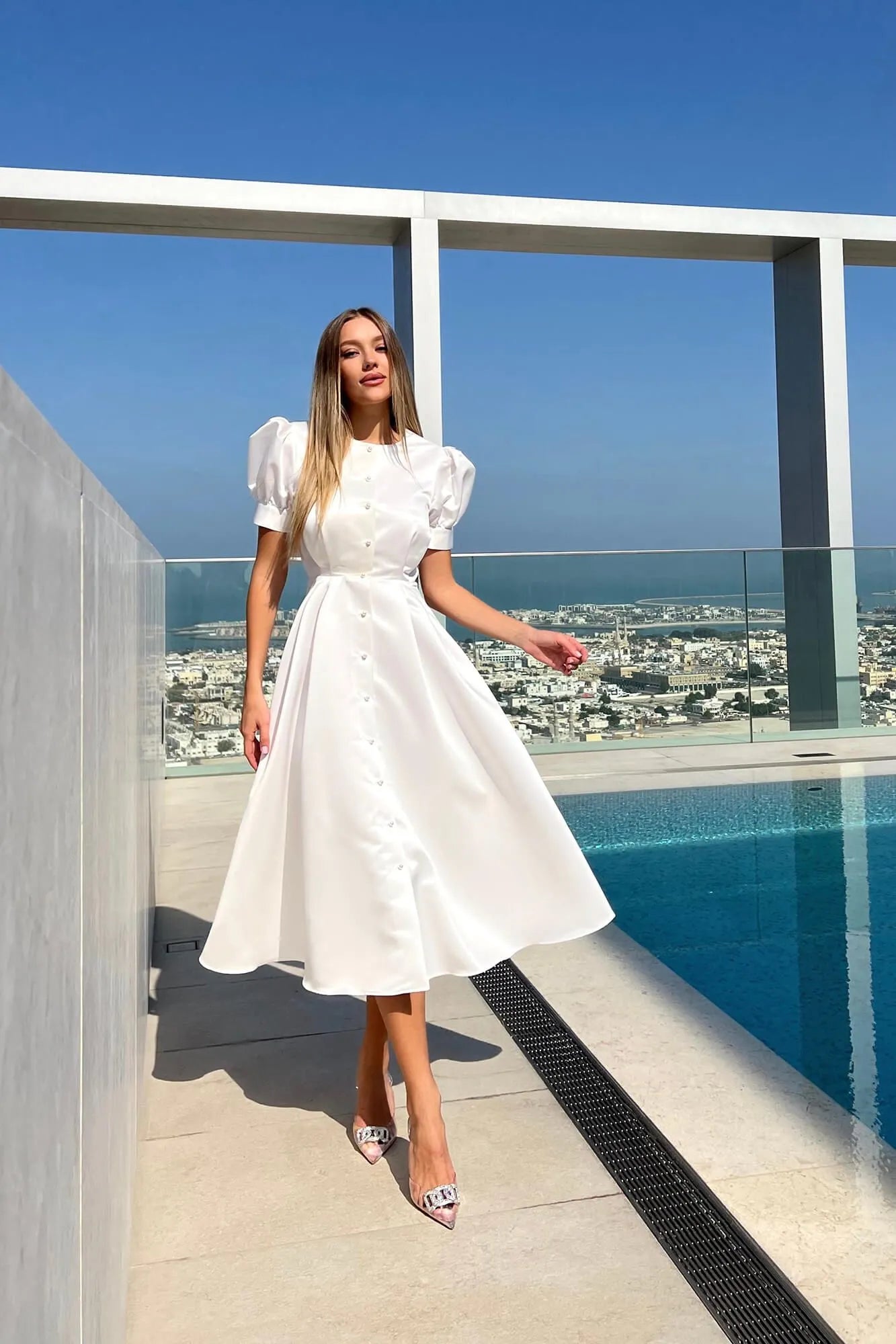 Vestido Midi com Botões Frontais e Saia Volumosa