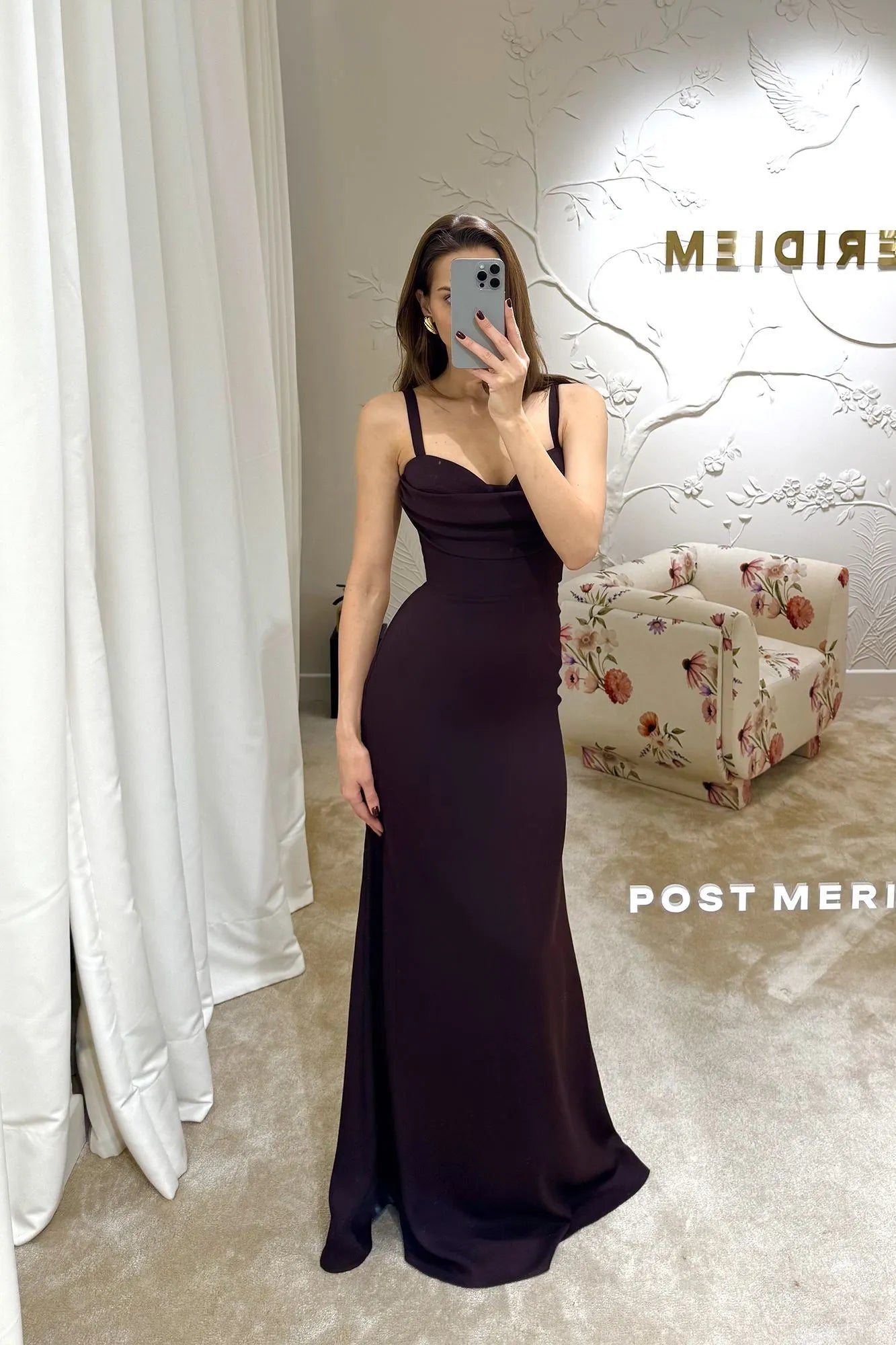 Vestido Longo com Drapeado no Busto e Alças Finas